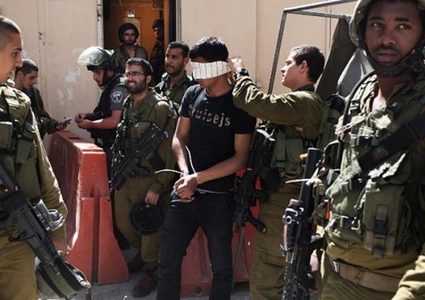 قوات الاحتلال تنكل بشابين وتحتجزهما شمال شرق جنين