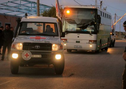 صحيفة: الوفد الأمني المصري نقل رسائل متبادلة بين الاحتلال وحماس