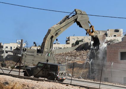 قوات الاحتلال تمنع شق طريق غرب جنين وتستولي على جرافة