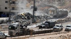 الخليل: الاحتلال يخطر بهدم منزل ووقف العمل بآخر في قرية التوانة