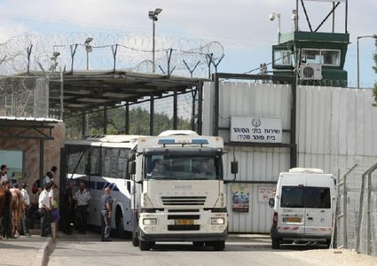 إصابة الأسير محمد زيد بفيروس كورونا في "عوفر"