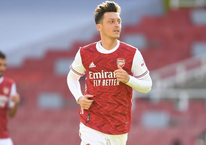 أوزيل يعلن عن تشكيلة أحلامه