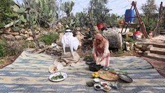 تعرف على أكلة "اللوف" وطريقة عملها في أجواء تراثية خلابة