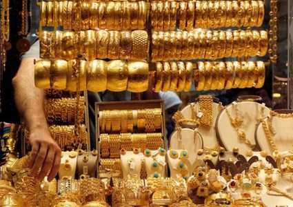 الذهب "يقفز".. والمستثمرون "ينتظرون"