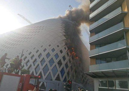 اندلاع حريق داخل مجمع تجاري في وسط بيروت