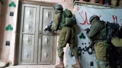 الاحتلال يداهم عدة منازل ويحتجز شابين من الزاوية غرب سلفيت