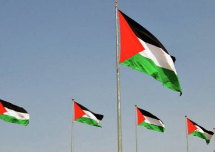 "فتح" تطلق حملة لتزيين  شوارع مدينة سلفيت بالعلم الفلسطيني