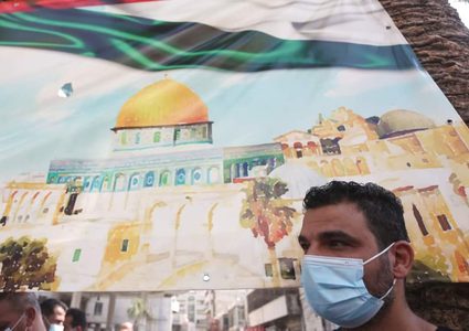 مواطنون يتظاهرون وسط نابلس تضامناً مع الأسرى في سجون الاحتلال