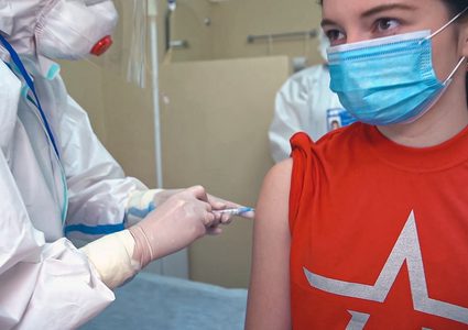 روسيا تعلن إطلاق إولى التجارب السريرية للقاح كورونا