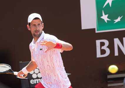 بأريحية..ديكوفيتش يفوز على كاروسو في بطولة إيطاليا المفتوحة للتنس