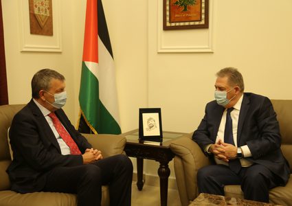 السفير دبور يستقبل المفوض العام لوكالة الأونروا