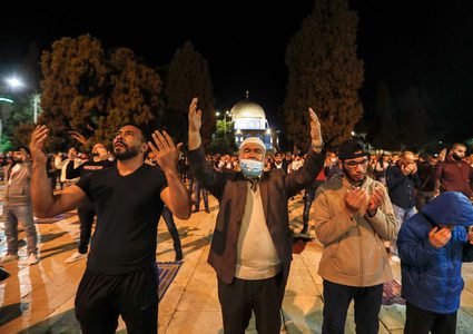 عبدالقادر: تراجعنا عن قرار اغلاق الأقصى لحمايته من المستوطنين