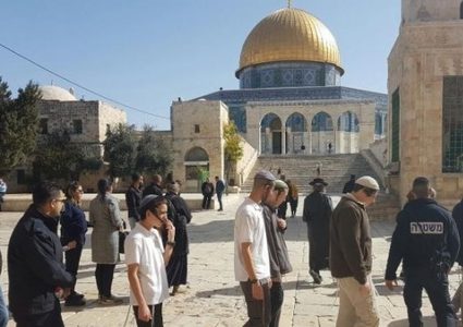 مستوطنون يقتحون المسجد الأقصى بحماية قوات الاحتلال