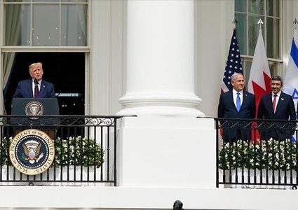 سخرية اتفاق التطبيع.. وزير خارجية الإمارات لم يعرف أين يوقع!!