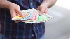 الحكومة قطعت الإشارة الحمراء بشأن الاقتراض