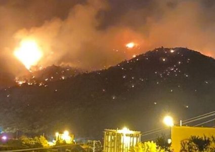 مكة المكرمة: إندلاع حريق ضحم في أحراش حبل عمد