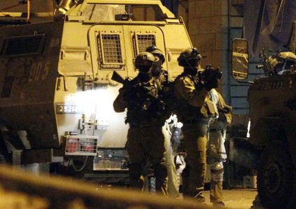 اعتقالات ومداهمات بالضفة