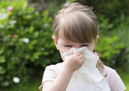 طبيب: سيلان الأنف ليس دليلا على إصابة الأطفال بكورونا