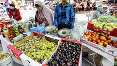 افتتاح سوق المنتجات الزراعية في مدينة البيرة