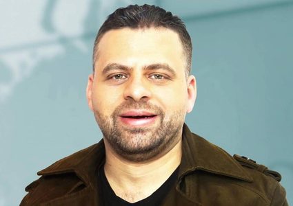 زوجة الصحفي ظاهر تحمل السلطة مسؤولية تدهور وضعه الصحي