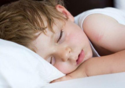 الكشف عن أهمية النوم الكافي لأدمغة الأطفال