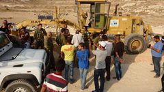 الاحتلال يستولي على جرافة جنوب نابلس