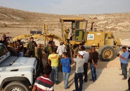 الاحتلال يستولي على جرافة جنوب نابلس