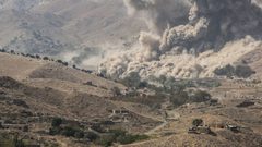 مقتل 12 مدنيا خلال قصف جوي استهدف قاعدة لطالبان