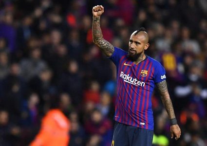 برشلونة يتفق مع إنتر ميلان على ضم التشيلي فيدال