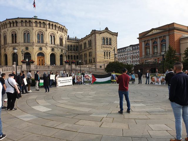 وقفة أمام البرلمان النرويجي رفضاً لاتفاقيات التطبيع مع الاحتلال