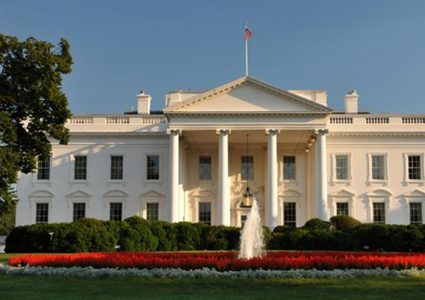 اعتقال سيدة يشتبه بإرسالها مادة سامة للبيت الأبيض