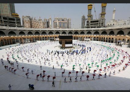 السعودية تسمح بأداء مناسك العمرة اعتبارا من الشهر المقبل
