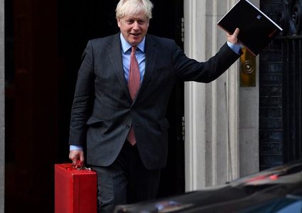 صحيفة بريطانية: جونسون سيطلب العودة للعمل من المنازل