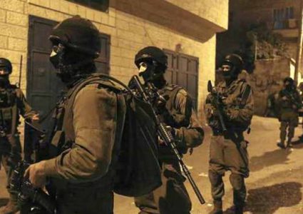 اصابة شاب واعتقال آخرين بمواجهات مع الاحتلال في مخيم جنين