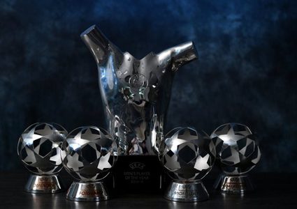 قائمة ضيقة مرشحة لنيل جائزة العام في أوروبا