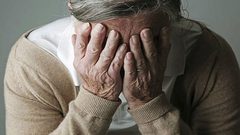 تحذير.. النوم على المعدة يزيد خطر الإصابة بالزهايمر