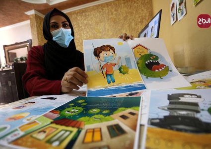 الفنانة الفلسطينية نيفين أبو سالم ترسم شخصيات كرتونية