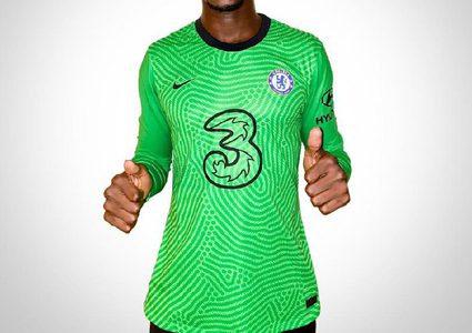 تشيلسي يعلن تعاقده مع الحارس السنغالي مندي