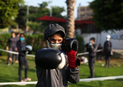 فتيات من غزة يتدربن على الملاكمة