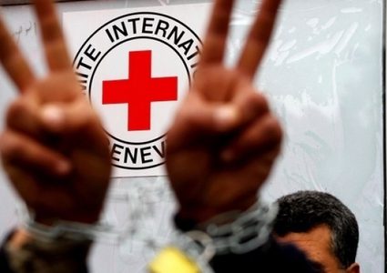 الصليب الاحمر يؤكد تعليق زيارة مندوبيه للاسرى في سجون الاحتلال
