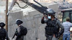 قوات الاحتلال تهدم منزل المواطن مفيد أبو زعنونة بحجة البناء غير المرخص في بلدة بيت عوا جنوب غرب الخليل
