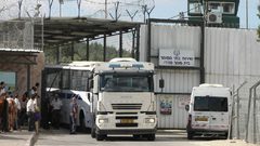 أسرى "النقب" يحتجون رفضاً لقرار الاحتلال إغلاق حساب"الكانتينا"