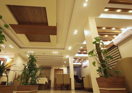 إغلاق مطعم لمدة 48 ساعة بعد إصابة أحد عماله بكورونا في غزة