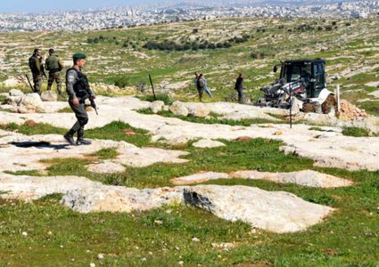 الأغوار الشمالية: الاحتلال يخطر بالاستيلاء على أراض بخربة "غزال"