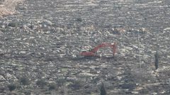 نابلس: مستوطنون يجرفون مساحات من أراضي المواطنين في قرية جالود