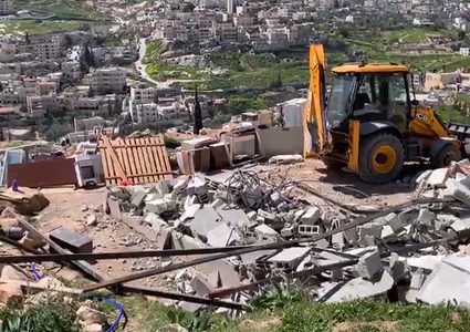بيت لحم: الاحتلال يهدم خيما سكنية وبركسات في قرية كيسان