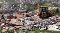 بيت لحم: الاحتلال يهدم خيما سكنية وبركسات في قرية كيسان