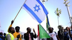 السودان تقترب من التطبيع مع "إسرائيل" مقابل المال