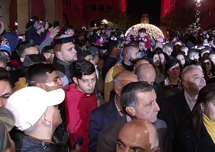 روابي تضيء شجرة عيد الميلاد