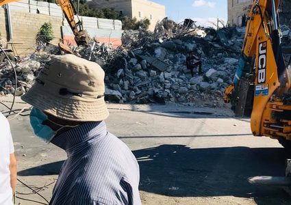 قوات الاحتلال تجبر مقدسيا على استكمال هدم منزله ذاتيا